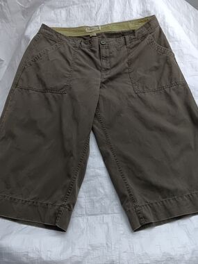 Old Navy women's olive color utility flat-front shorts